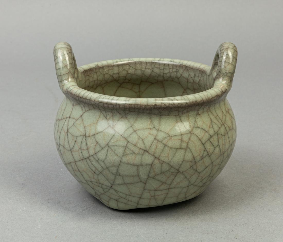 Chinese Ge Type Porcelain Censer (1 of 11)