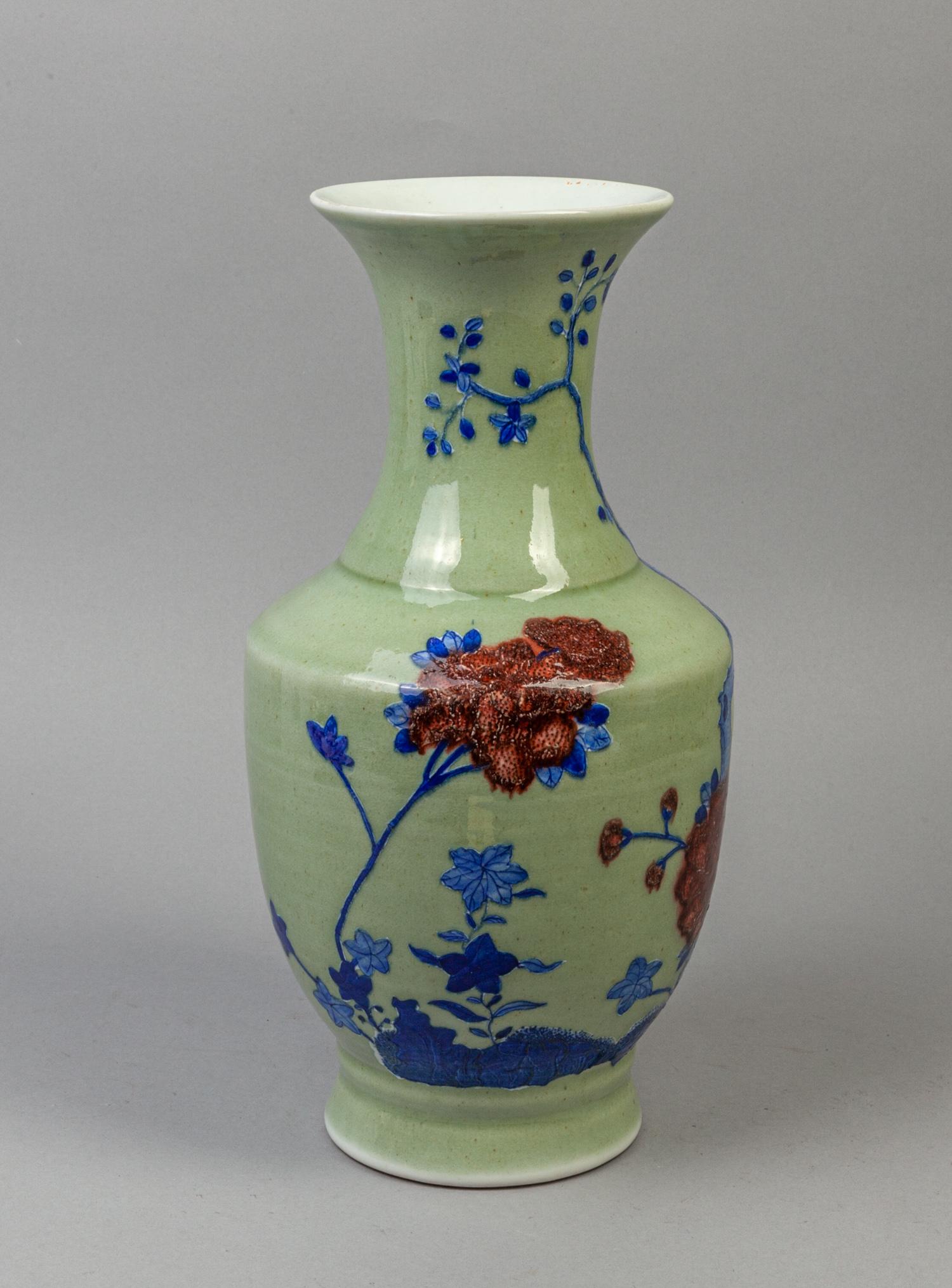 Chinese Blue Red Porcelain Decor Vase (1 of 11)