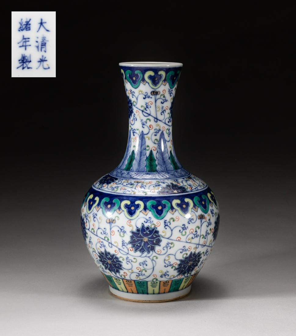 Chinese Famille Rose Porcelain Decor Vase (1 of 14)