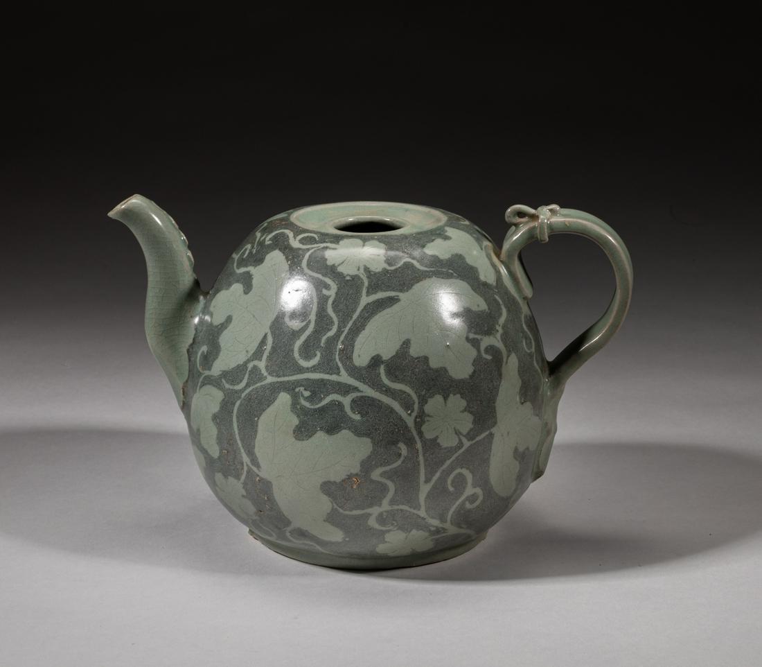Korean Buncheong  Slip-Inlaid Porcelain Tea Pot (1 of 14)