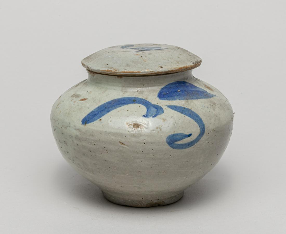 Korean Old Blue White Porcelain Covered Jar (1 of 11)
