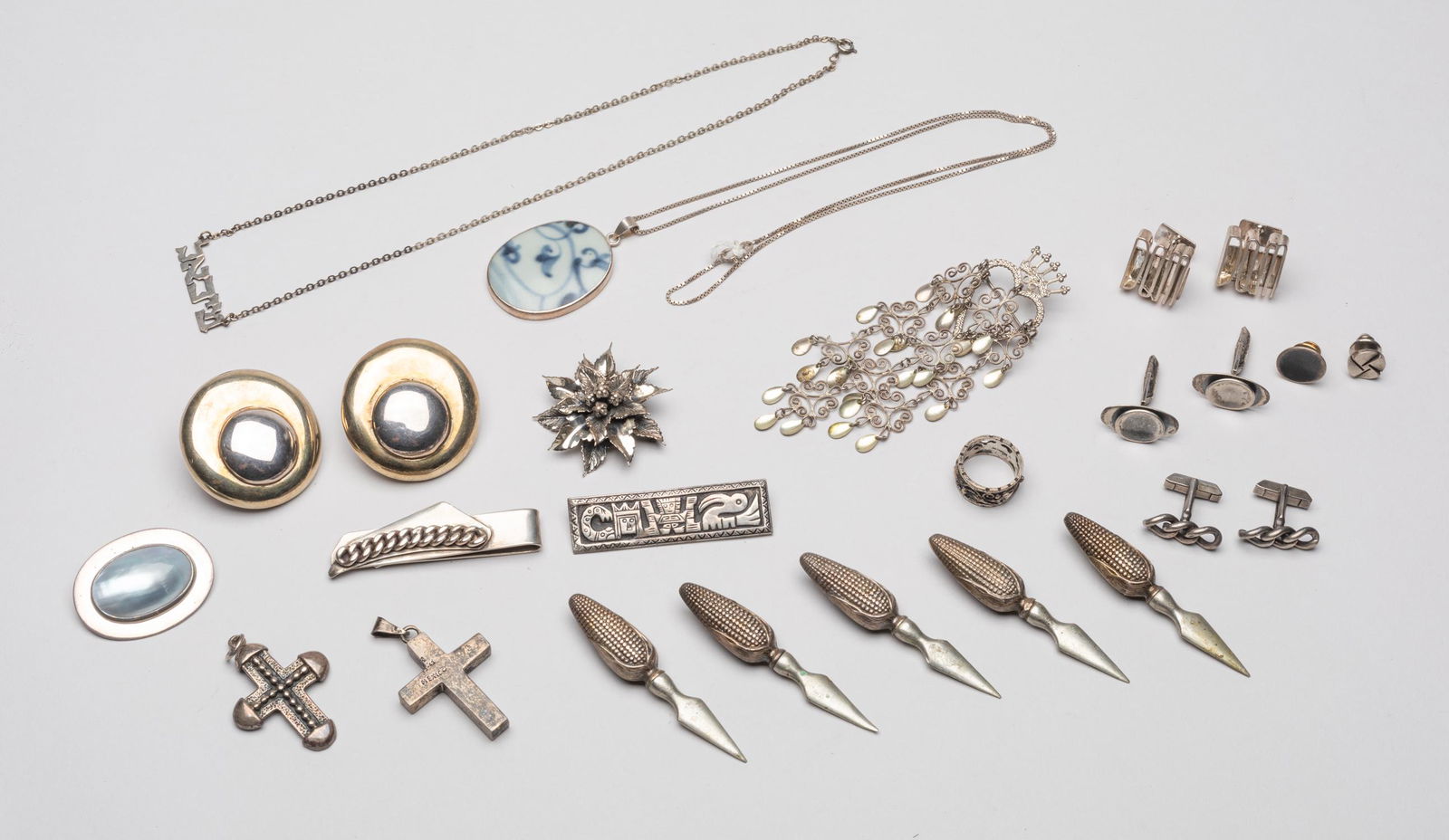 Large Group Designed Silver Jewelries (1 of 16)