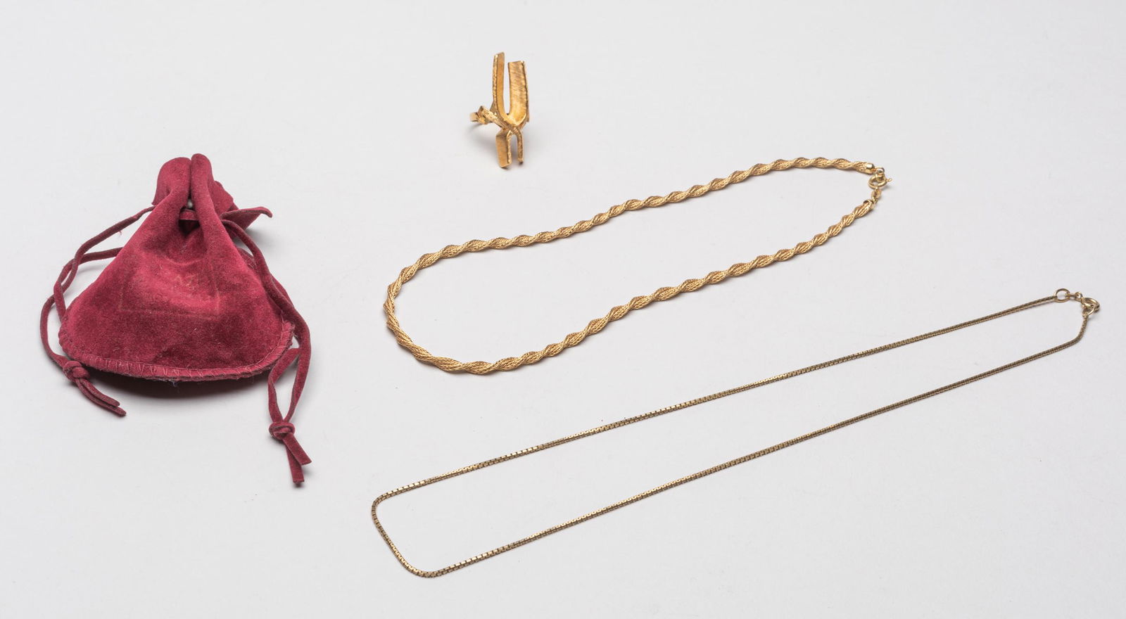 Group Yellow Gold Necklaces/Pendant (1 of 9)