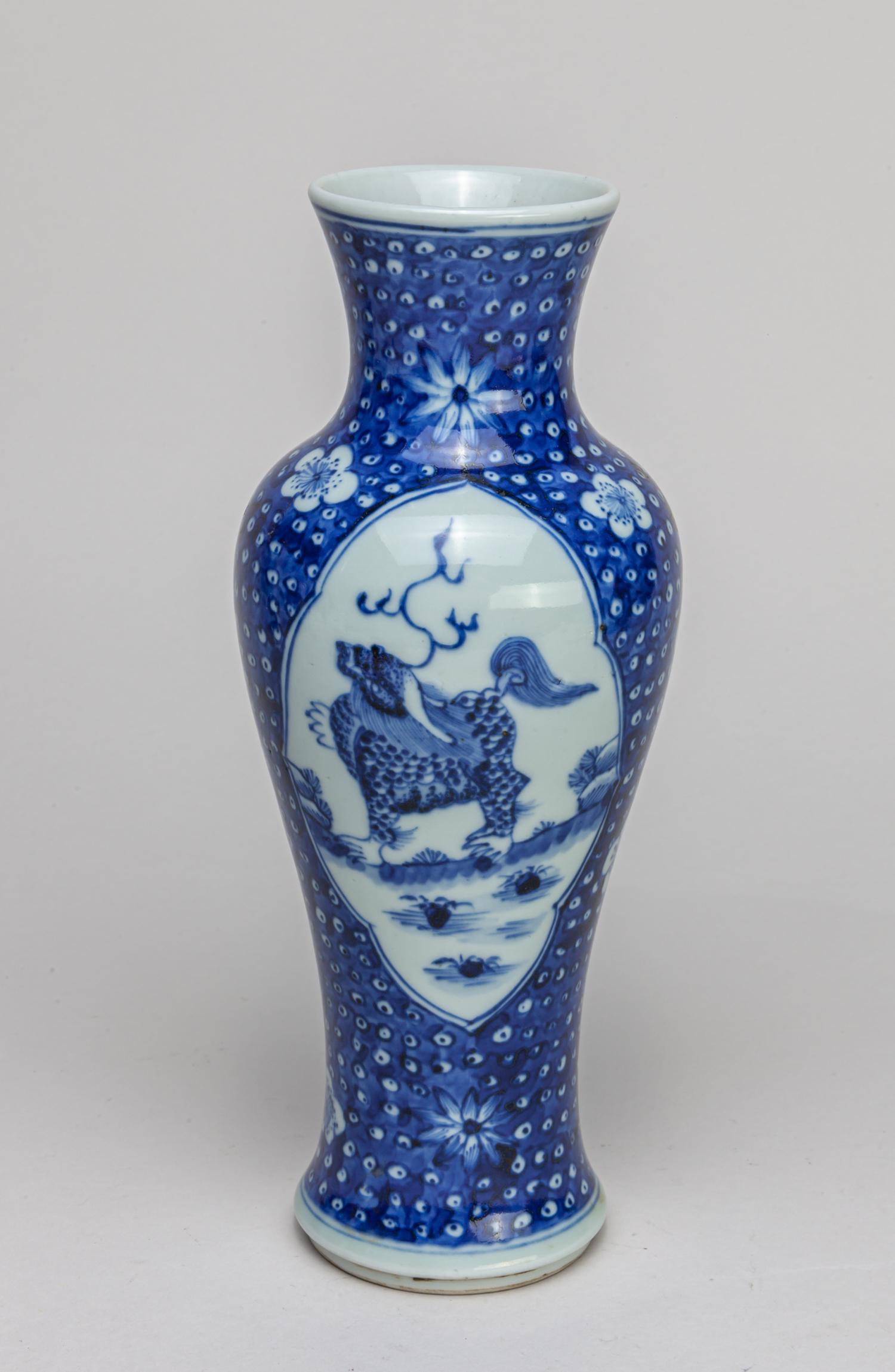Chinese Export Blue White Decor Vase (1 of 10)