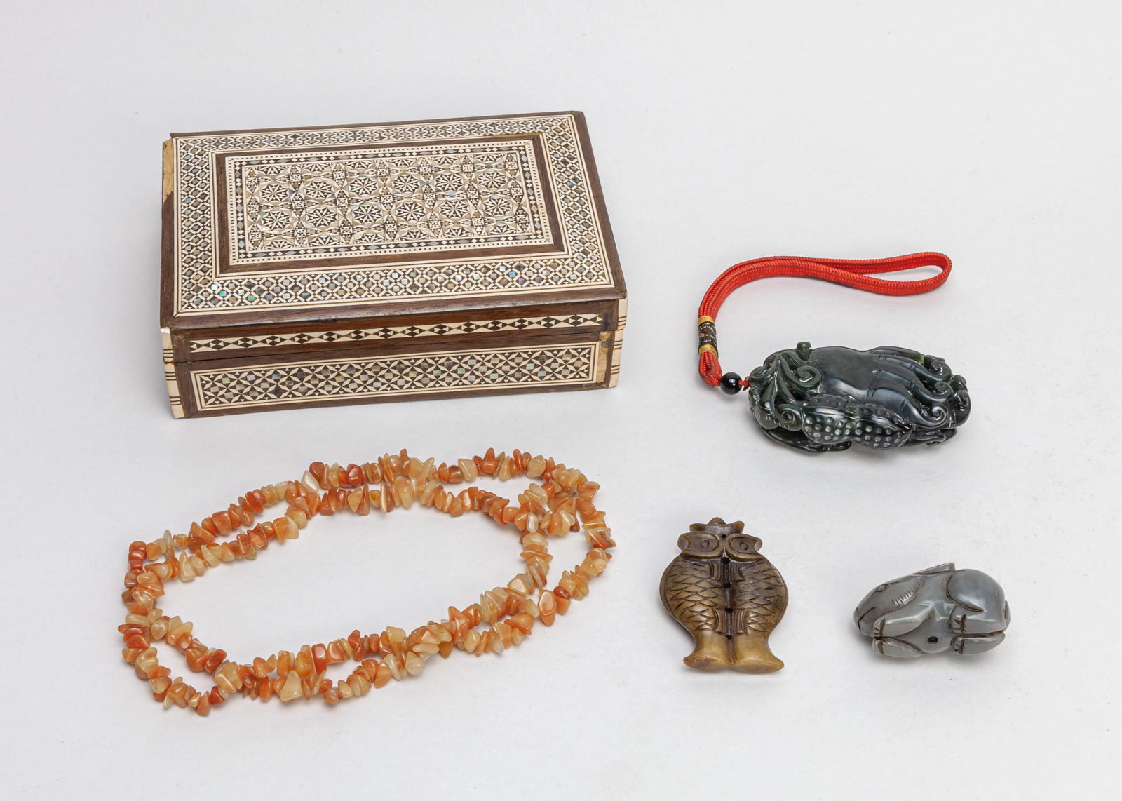 Box of Chinese Jade & Agate Jewelries (1 of 11)