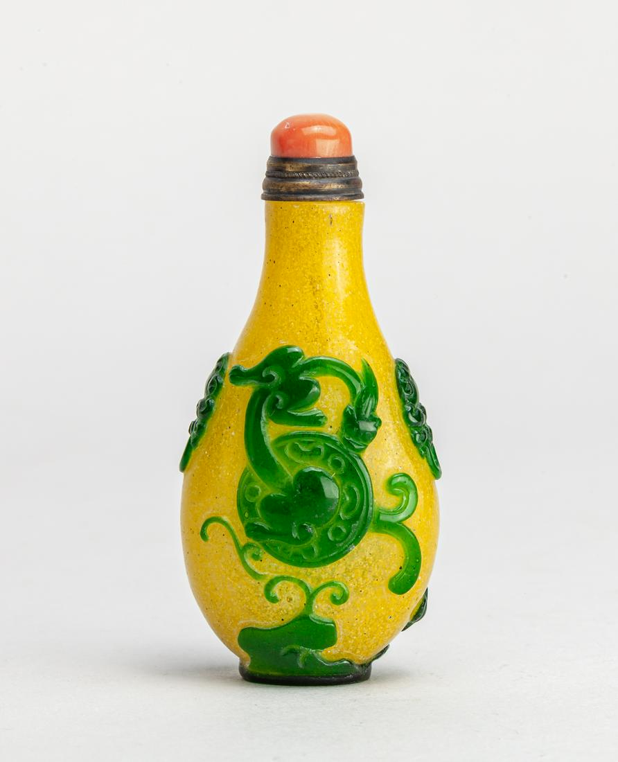Rare Chinese Overlay Glass Snuff Bottle (1 of 13)