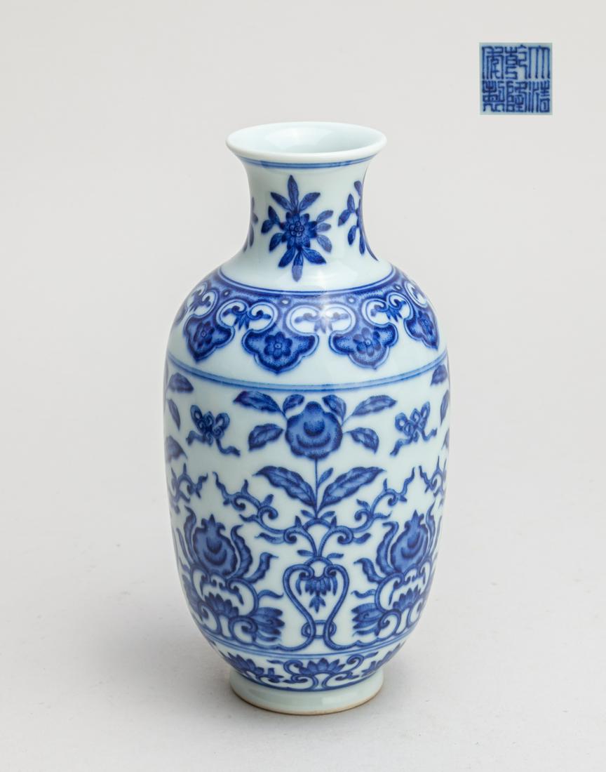 Important Chinese Blue White Porcelain Vase (1 of 10)