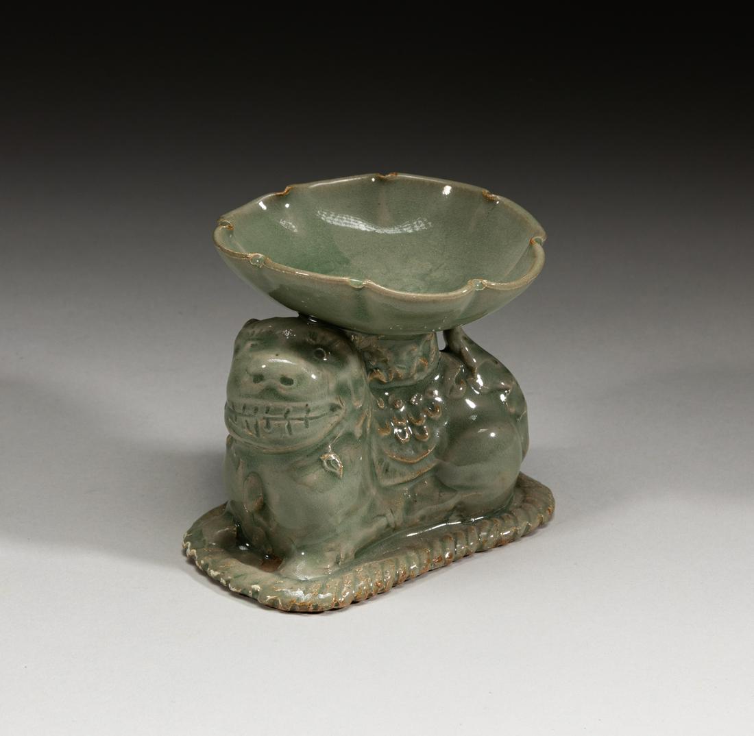Korean Joseon Type Porcelain Oil Lamp (1 of 11)