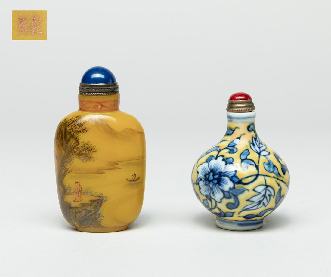 Two Chinese Snuff Bottles (1 of 13)