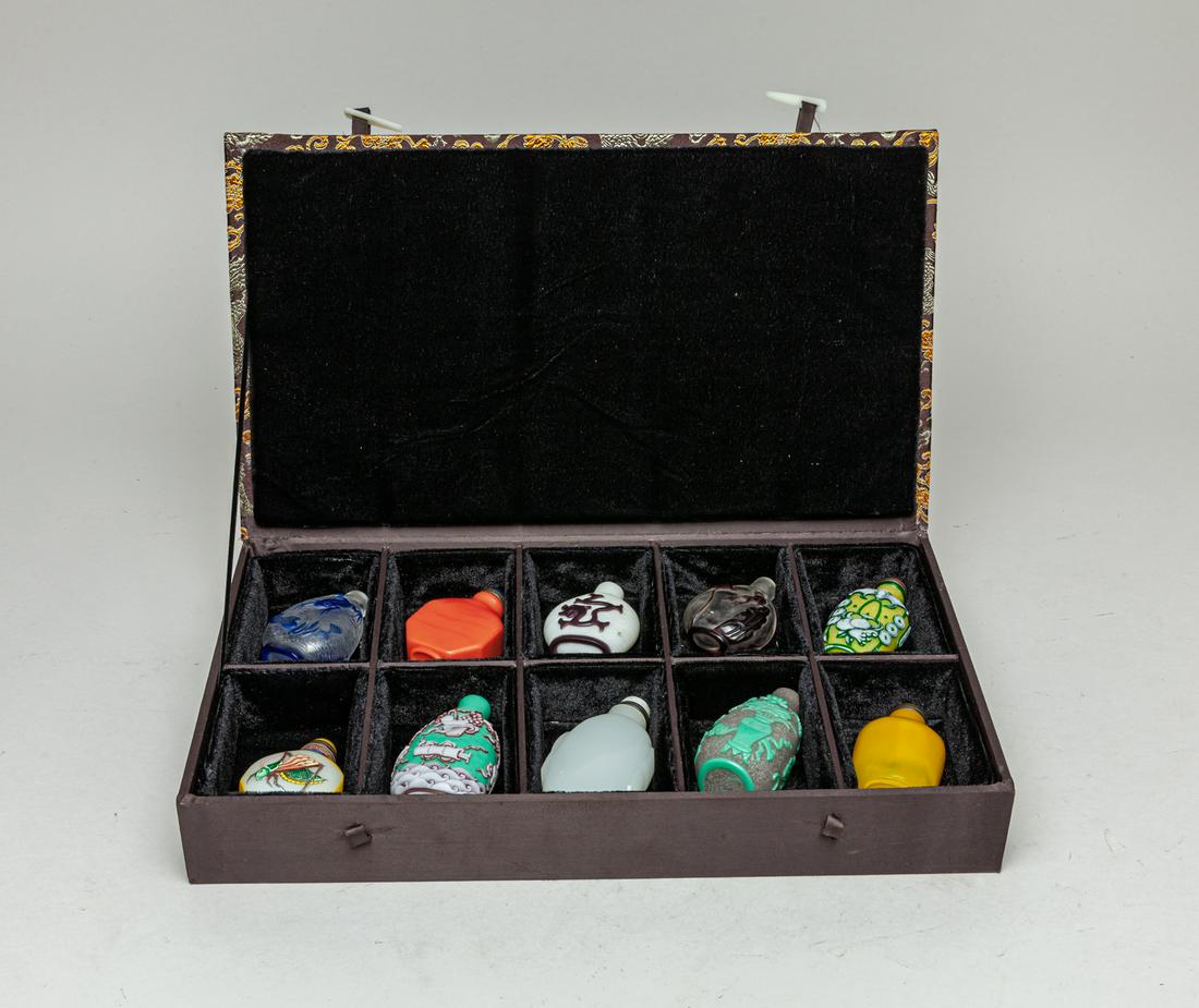 Estate Chinese Peiking Glass Snuff Bottles (1 of 11)