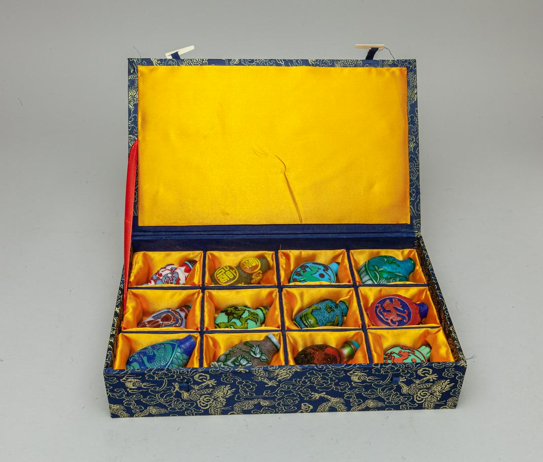 Estate Chinese Overlay Glass Snuff Bottles (1 of 13)