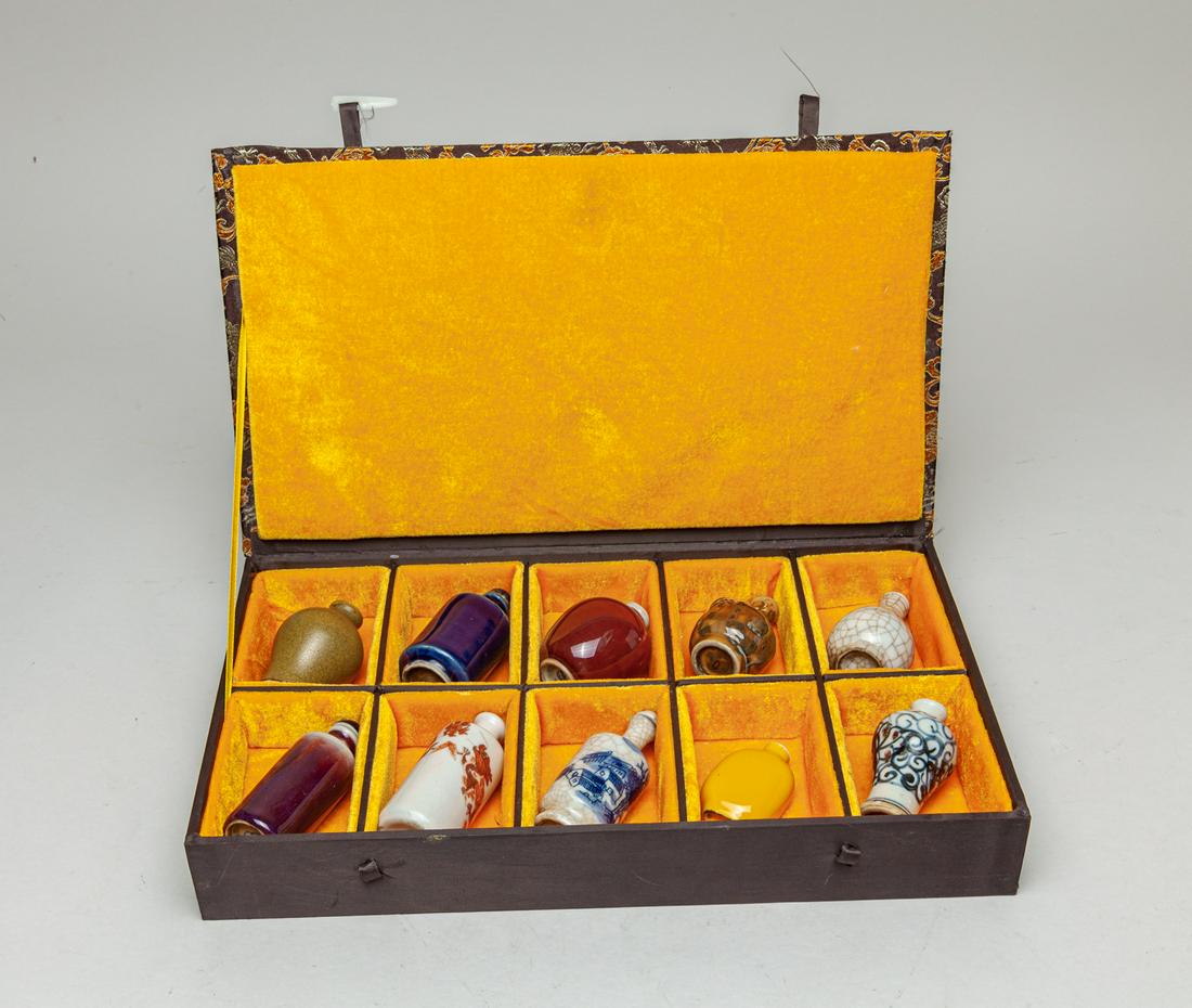 Estate Chinese Porcelain Snuff Bottles (1 of 10)
