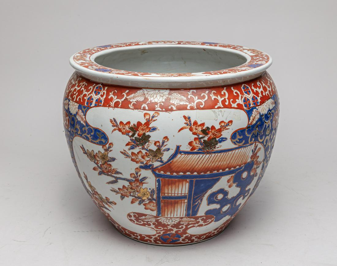Large Japanese Imari Porcelain Pot (1 of 11)