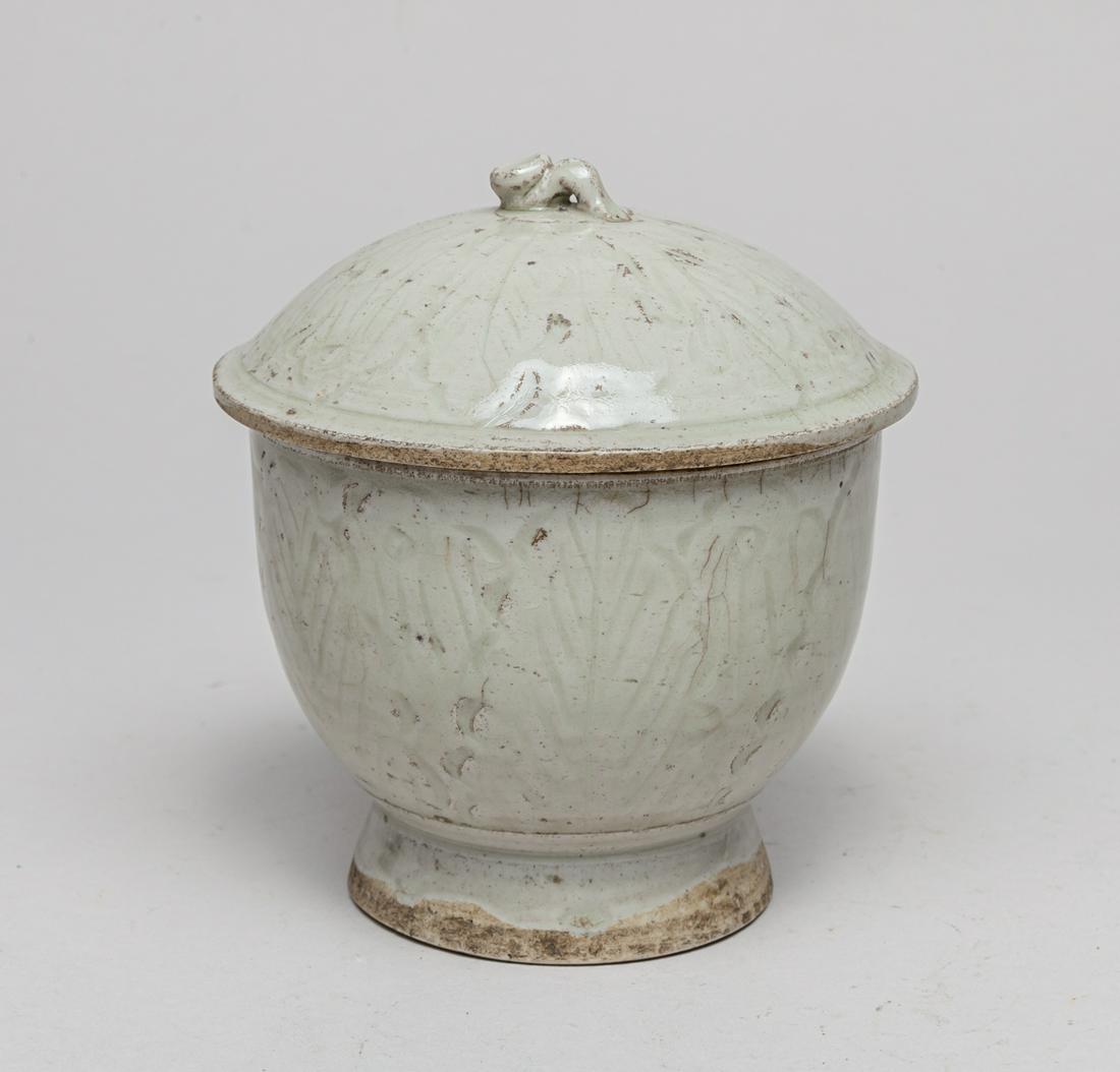 Chinese Ding Type Porcelain Covered Lotus jar (1 of 12)