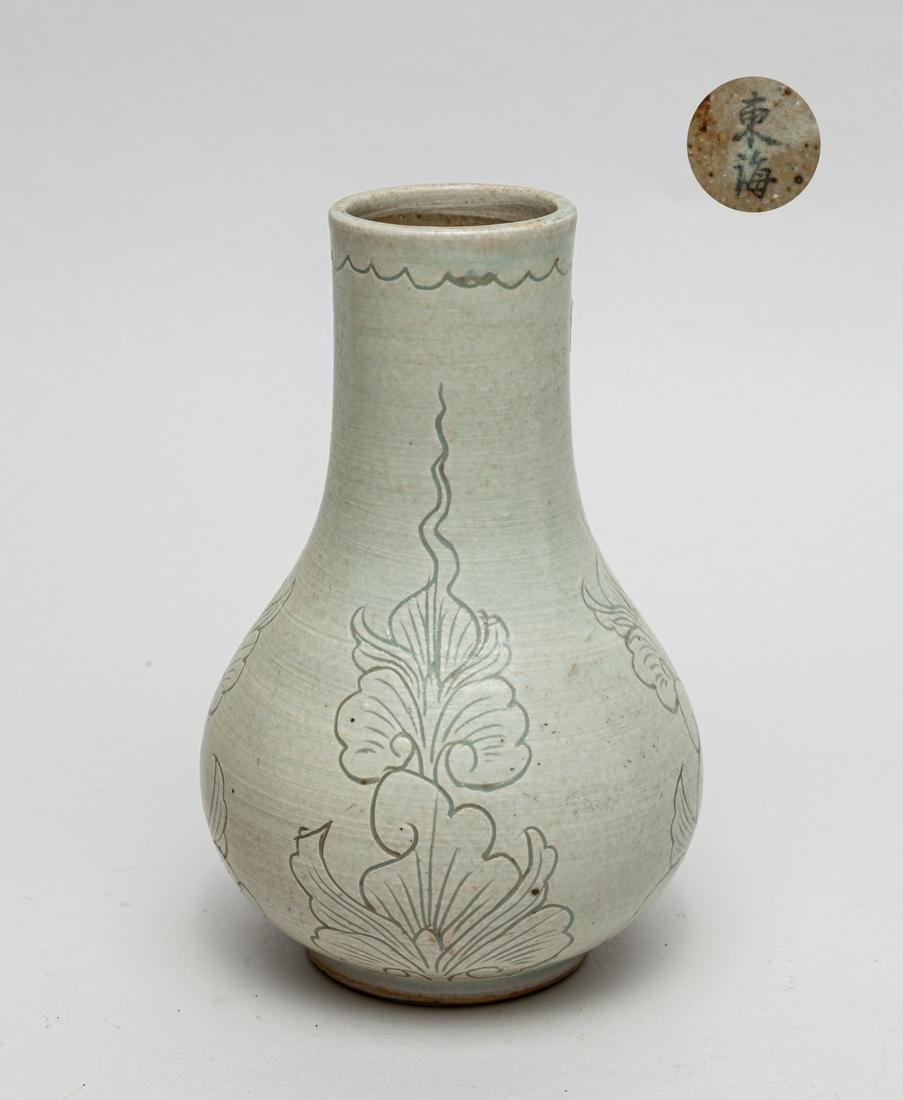 Old Korean Porcelain Cabinet Vase (1 of 11)
