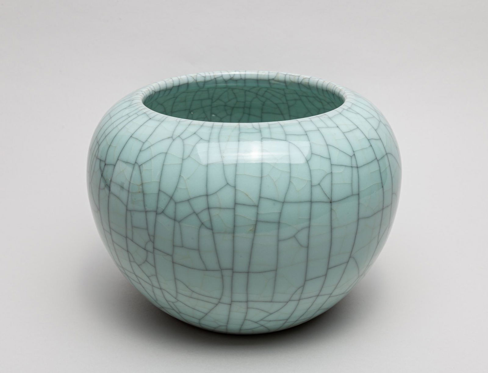 Large Chinese Ge Type Porcelain Pot (1 of 11)