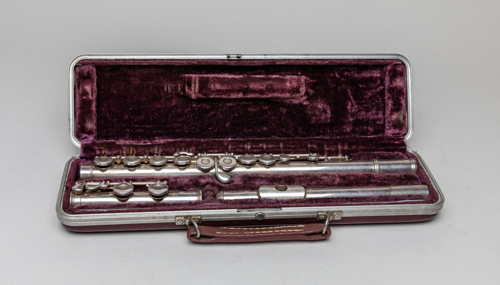 Vintage Armstrong Silver Color Flute (1 of 9)