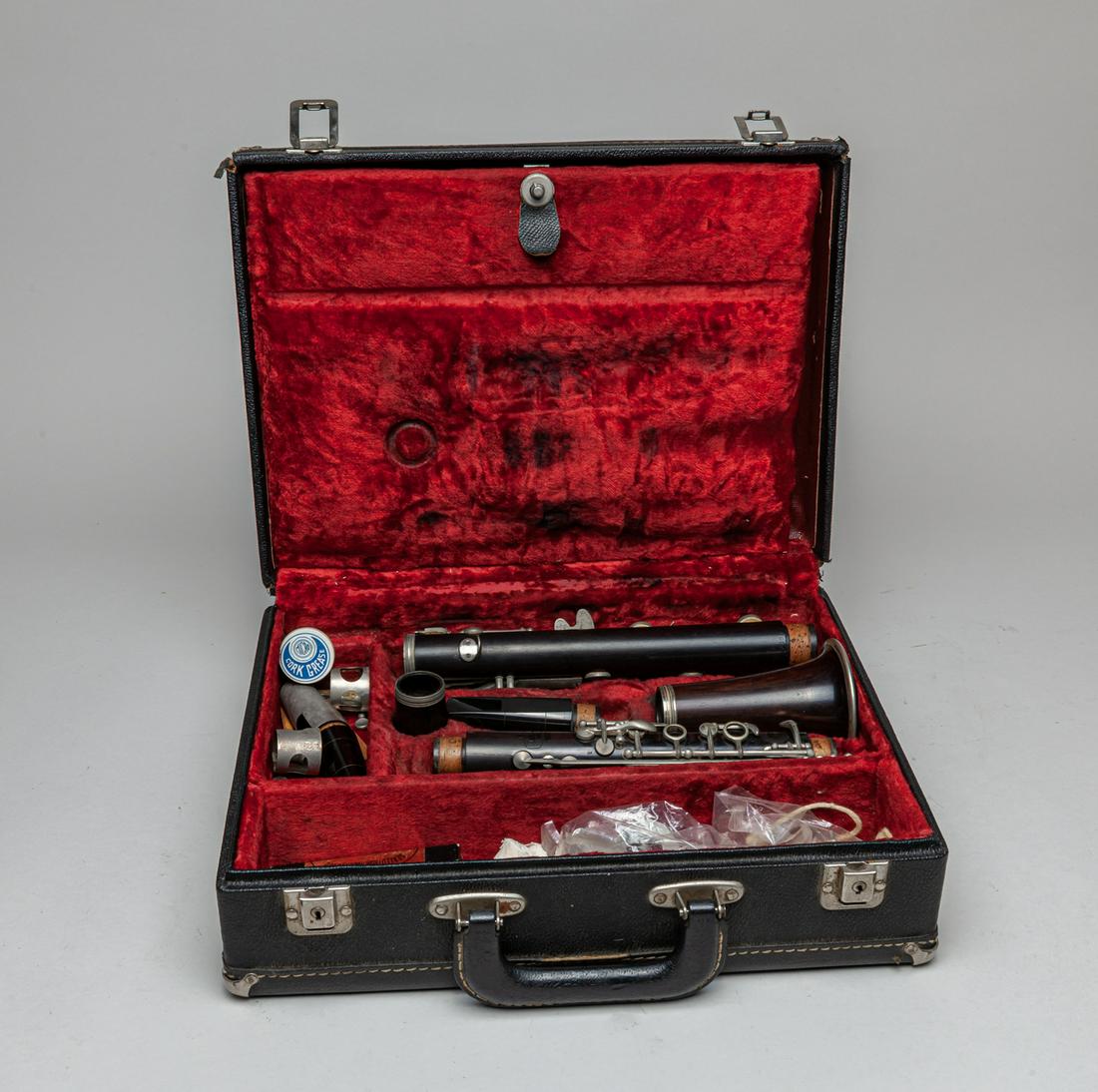 Vintage Noblet Zitan Wood Clarinet ,Paris France (1 of 12)