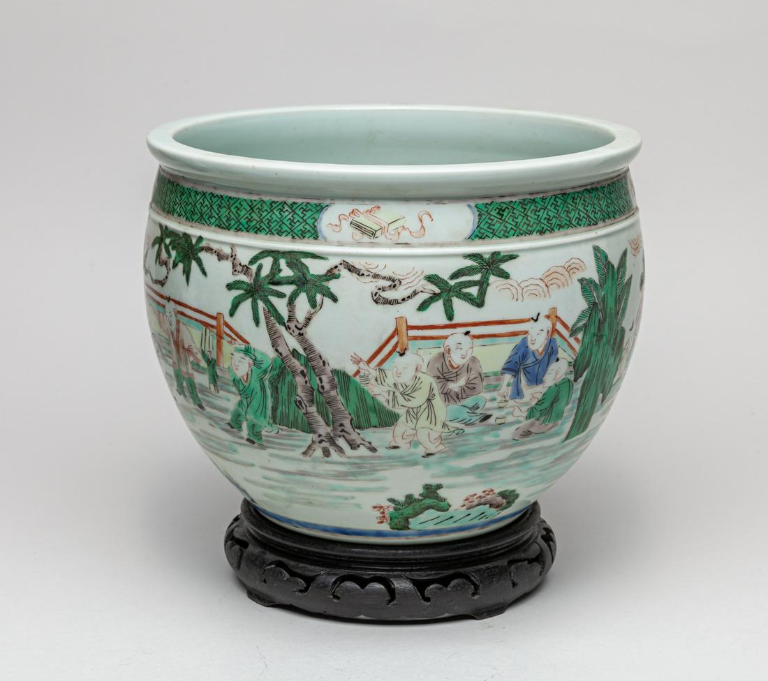Large Chinese Famille Rose Porcelain Pot (1 of 12)