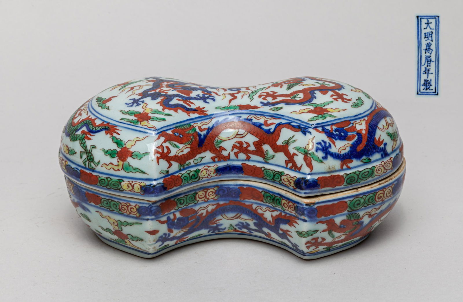 Chinese Wucai Porcelain Covered Box (1 of 14)