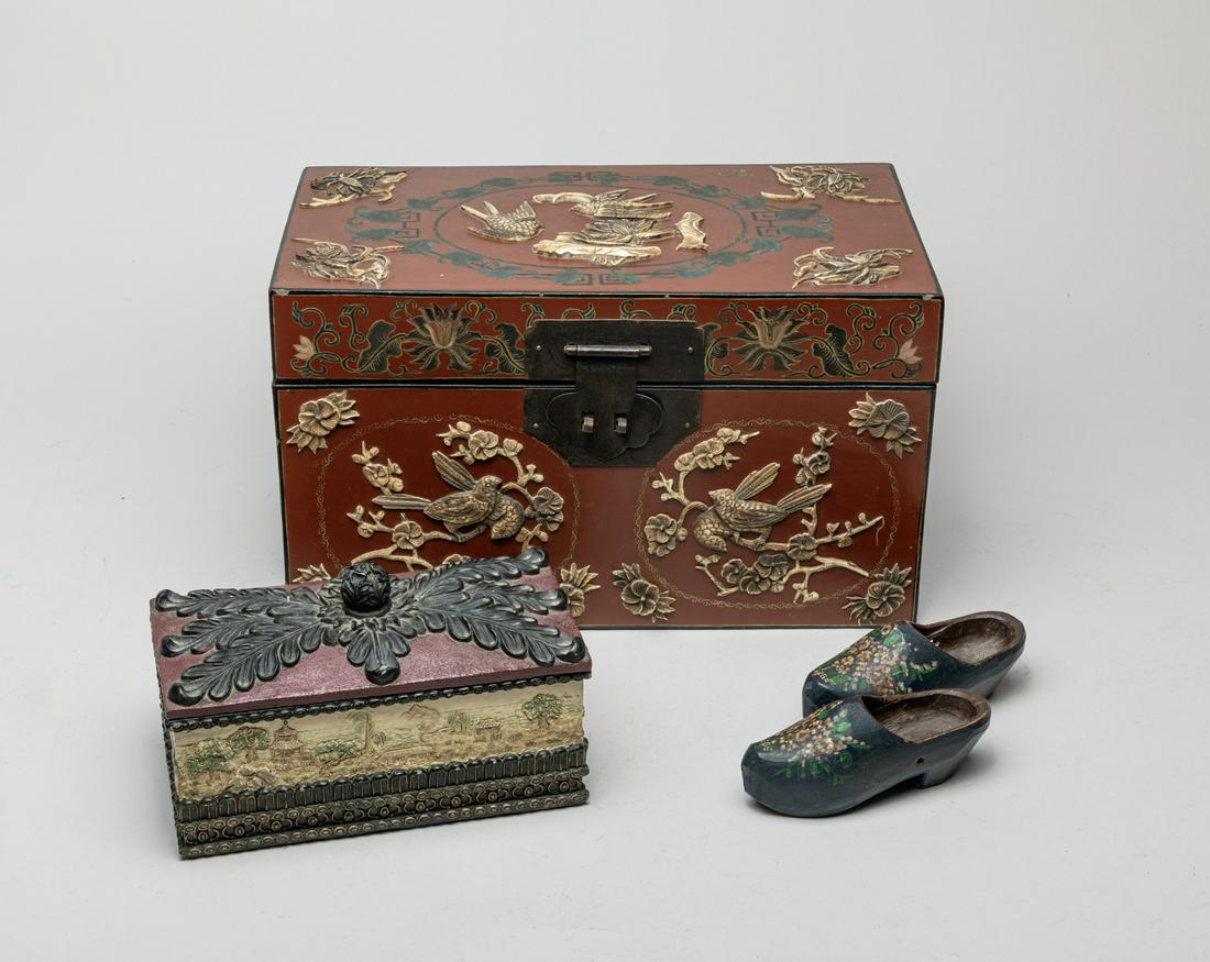 Collectible Chinese Lacquer Box & Decors (1 of 14)