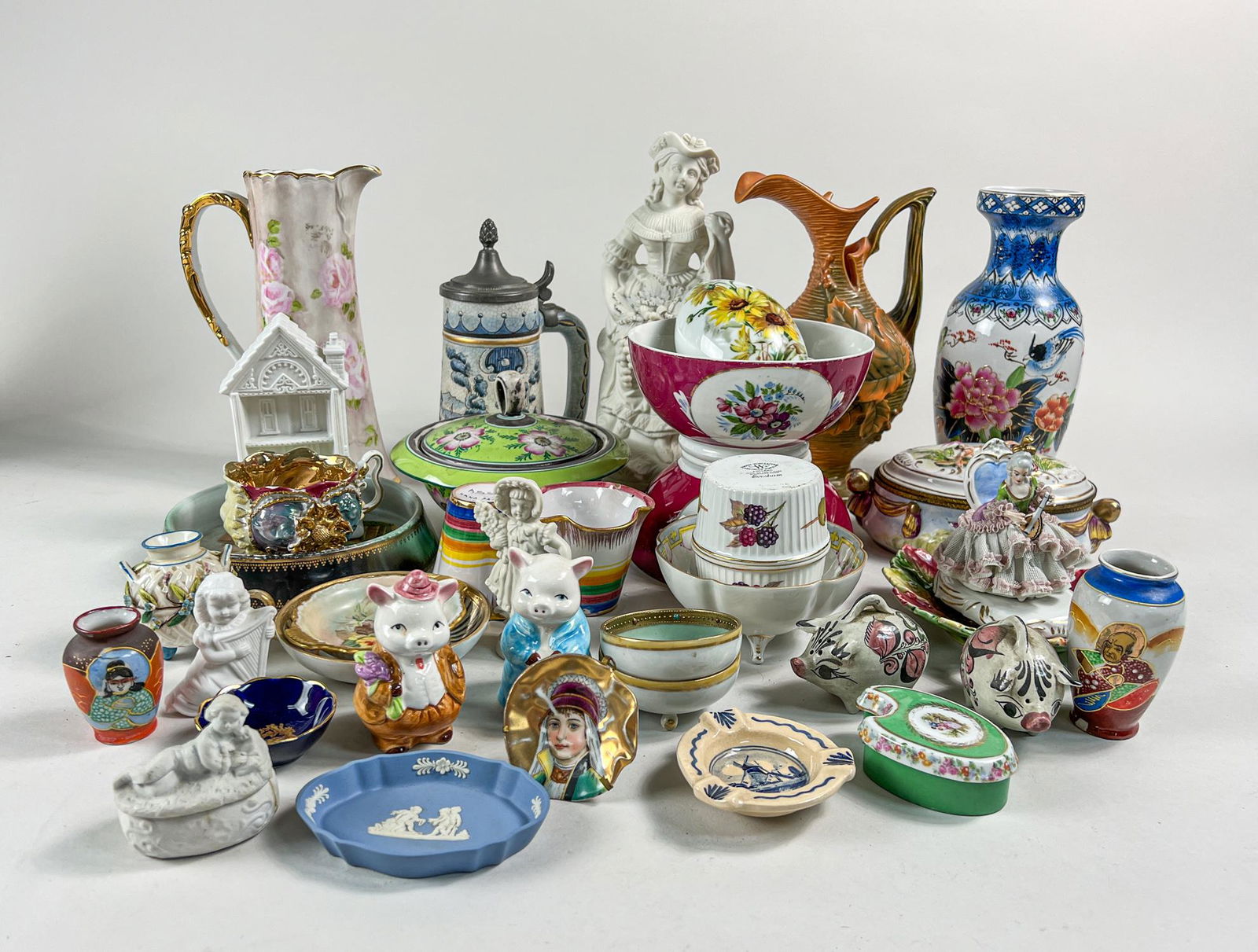 Collectible World Vintage Porcelains (1 of 14)