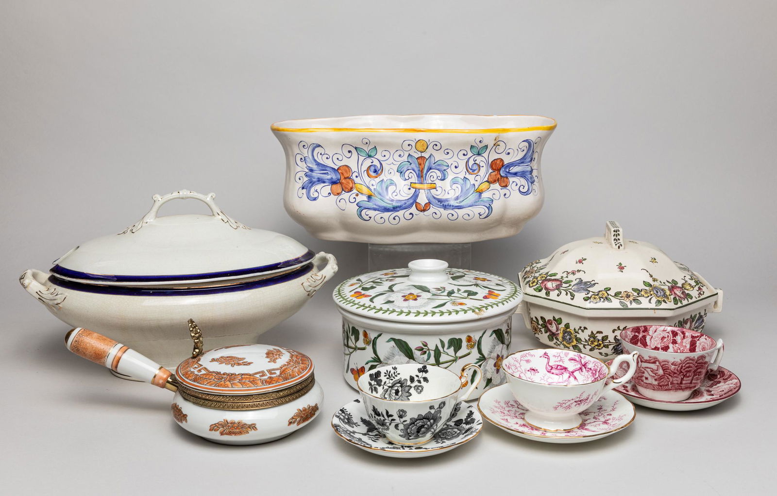 Collectible Art Porcelain & Dinner Decors (1 of 14)