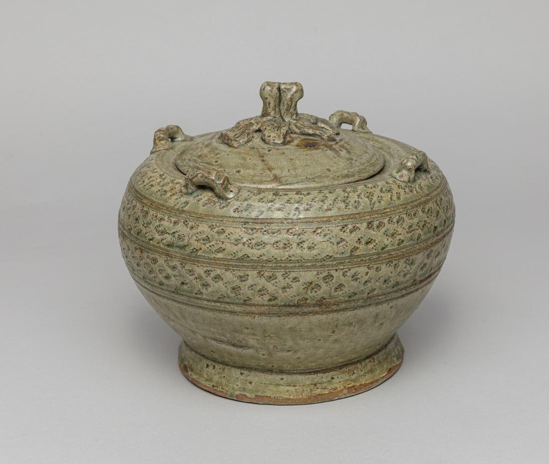 Important Chinese Yue Type Porcelain Covered Jar (1 of 12)