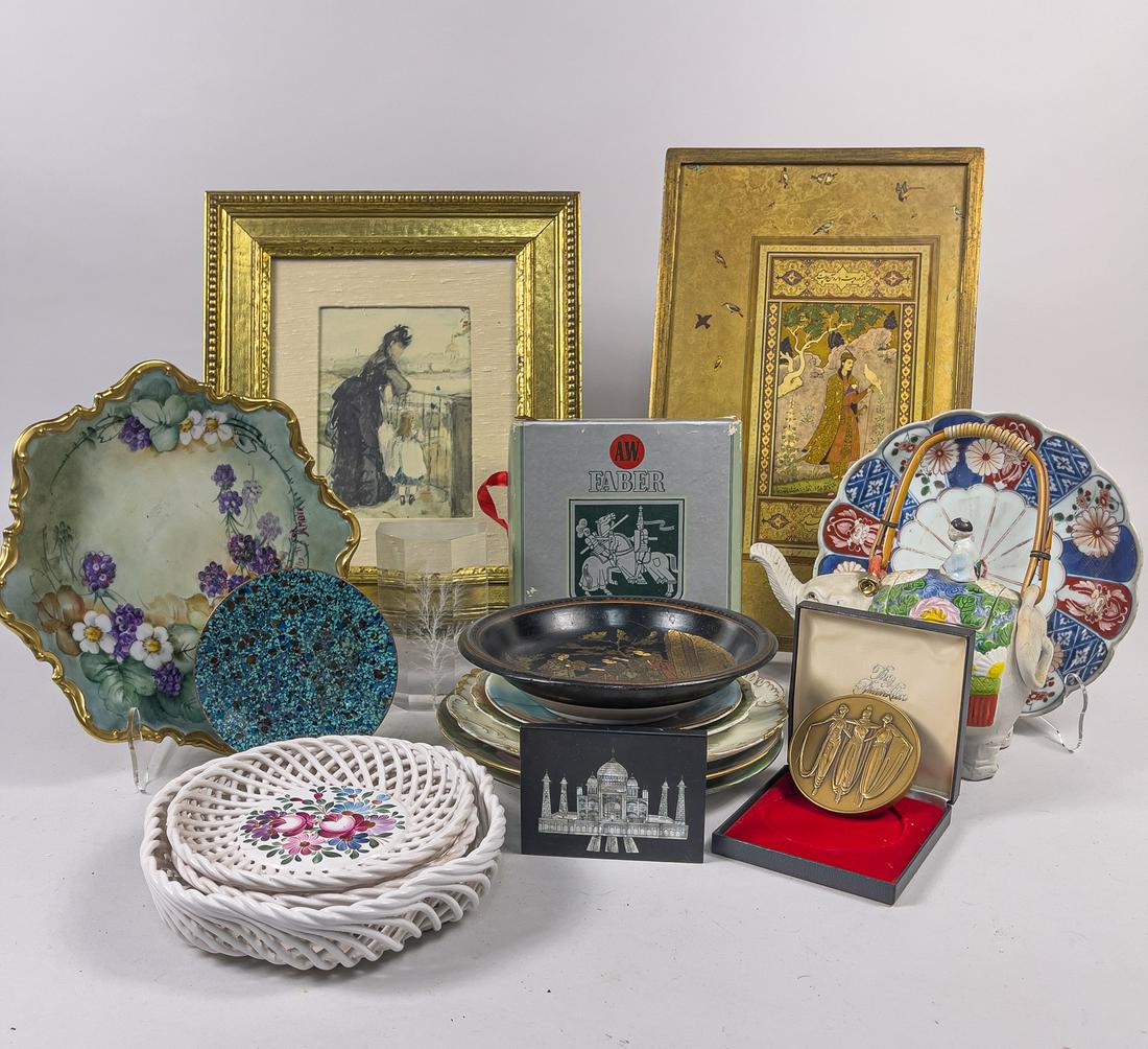 Collectible Porcelains &  Art Decors (1 of 11)