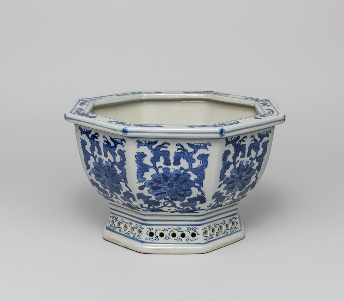 Large Chinese Blue & White Porcelain Pot (1 of 11)
