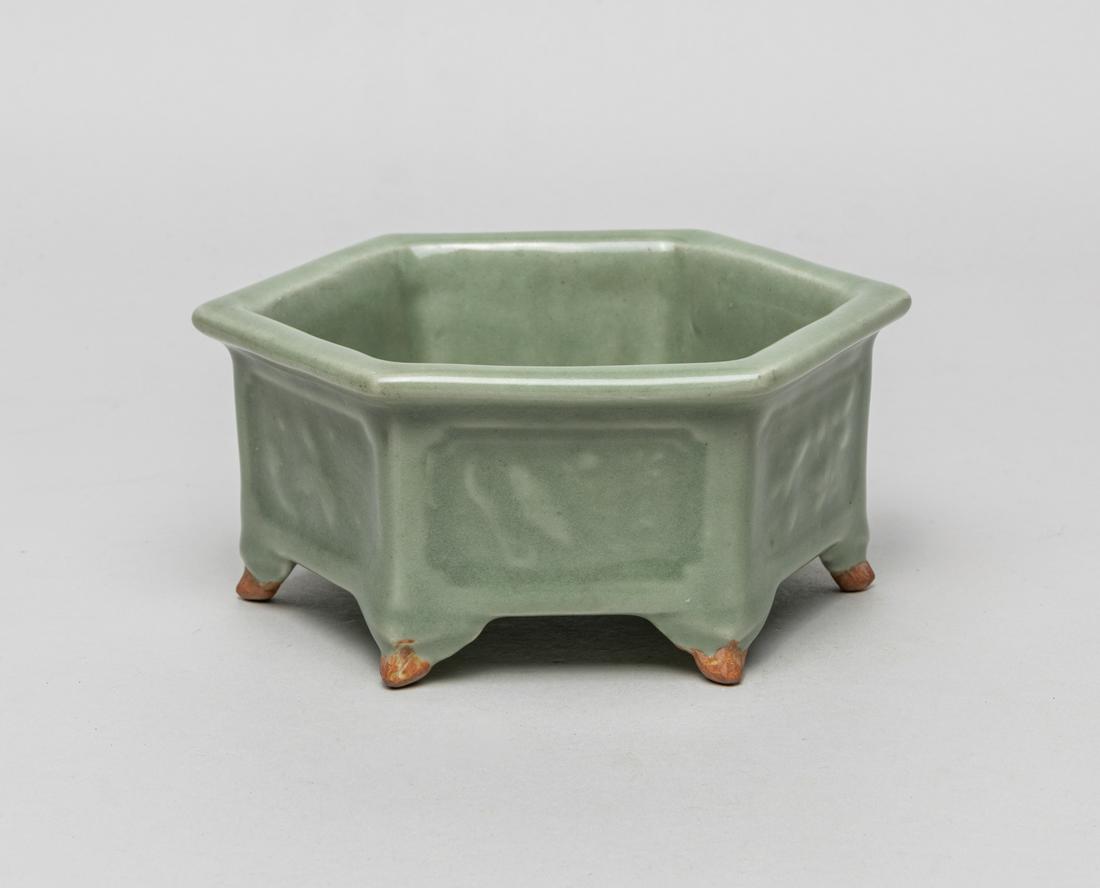 Chinese Longquan Stoneware Glazed Porcelain Washer (1 of 11)