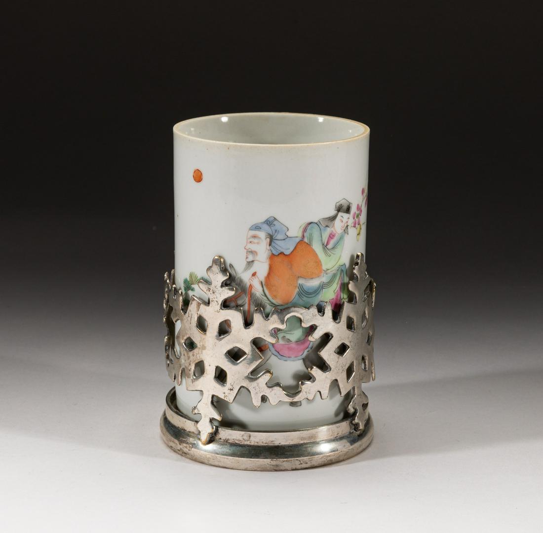 Chinese Famille Rose Porcelain Beush Pot (1 of 12)