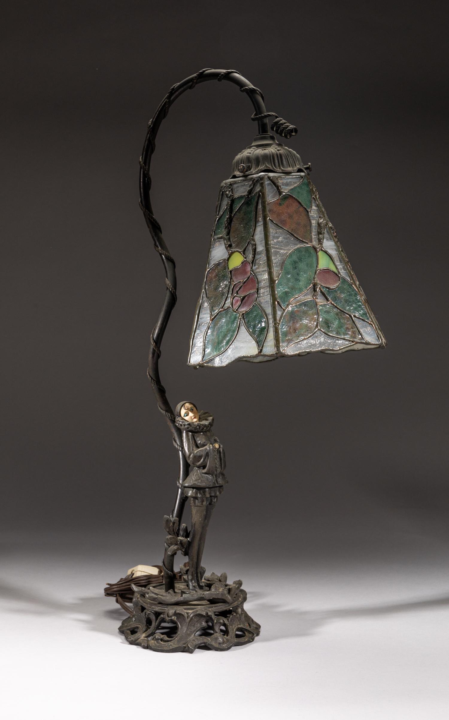 Tiffany Style Stained Glass Table Lamp (1 of 9)