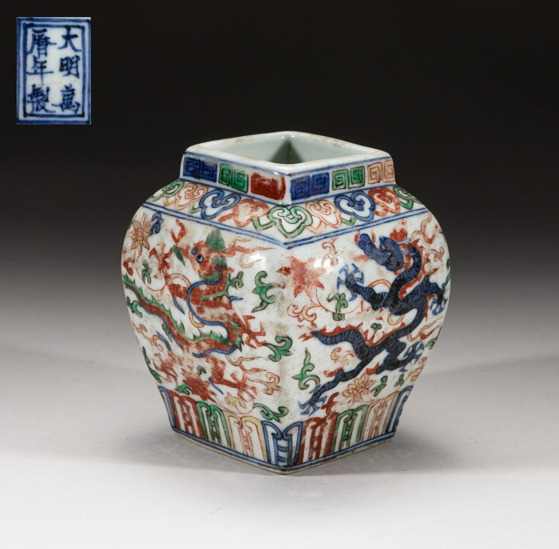 Collectible Chinese Wuchait Porcelain Jar (1 of 15)