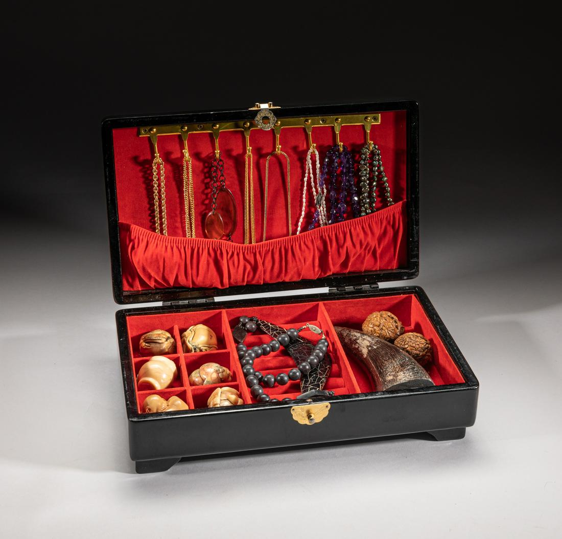 Japanese Netsuke, Horn & Jewelry: Including a collectible polished horn decor, two walnut carved with Luohan, six netsukes carved as figures in various activities or frogs crouching above a lotus leaf or a jar and nine vintage style n