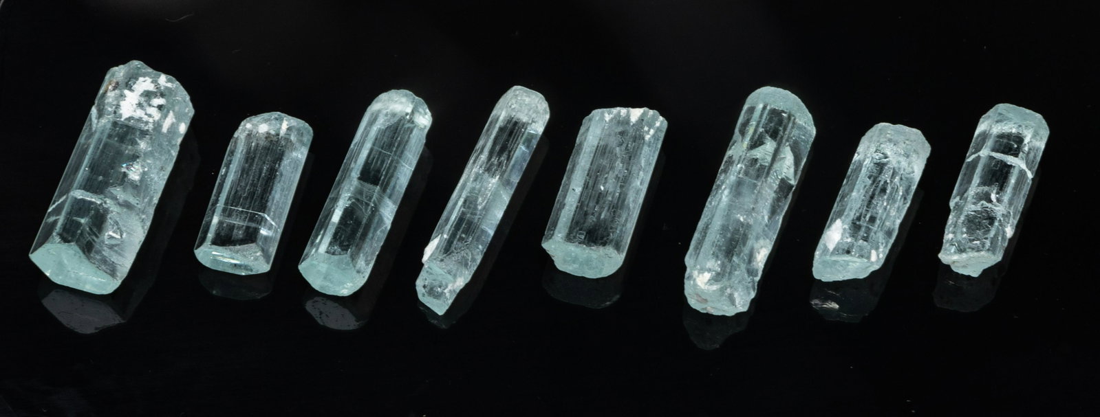 Hign Quality Clear Aquamarine Gemstones: Group of eight collectible pencil clear aquamarine gemstones, aquamarine is a blue or cyan variety of the beryl family, as one of the most popular blue gemstones, aquamarine is steeped in myth and leg