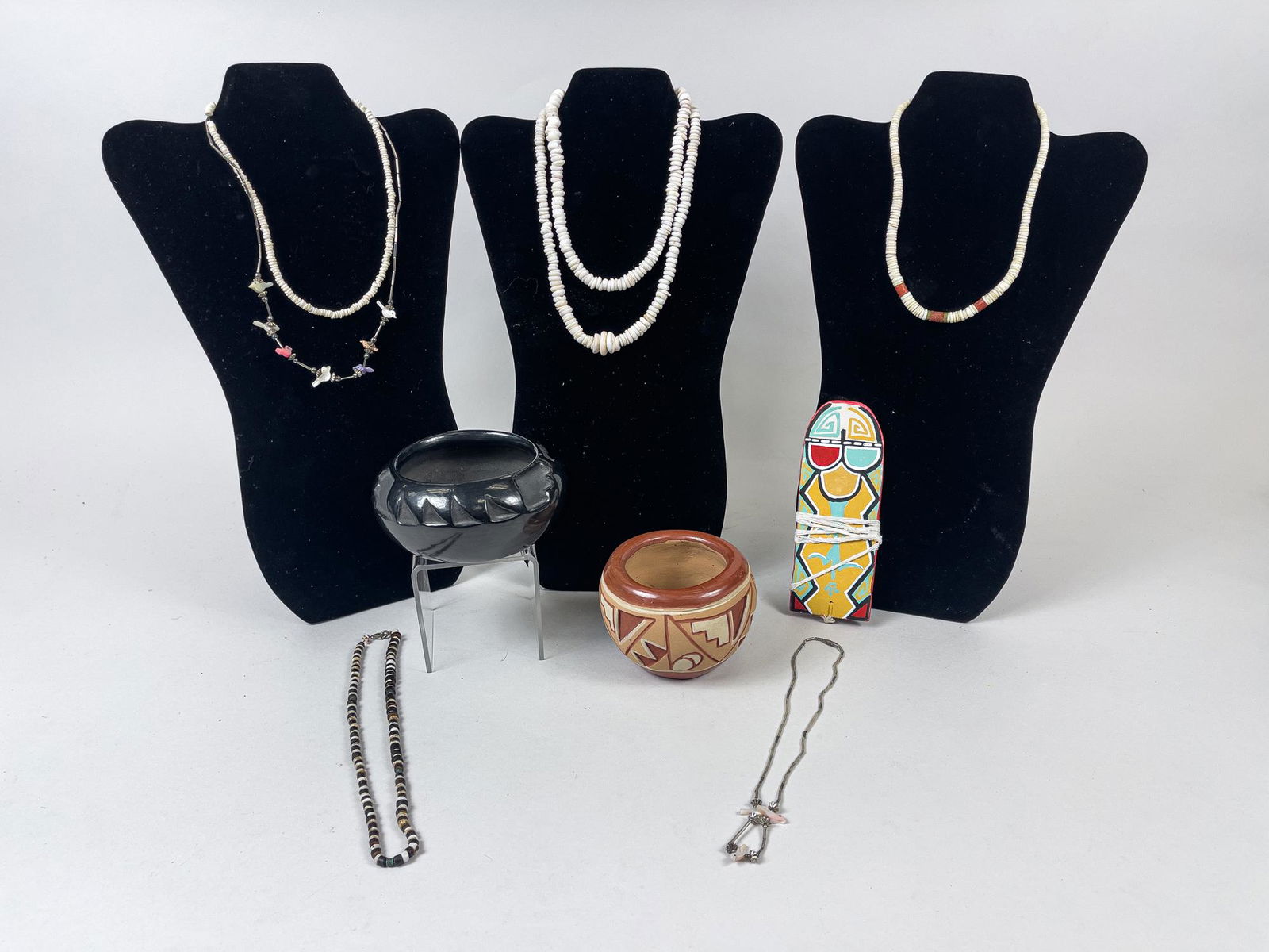 Collectible Native American Jewelry and Pottery (1 of 10)