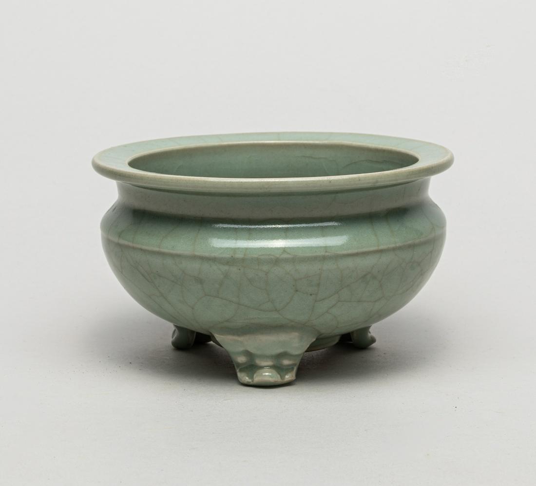 Chinese Guan Type Porcelain Censer (1 of 13)