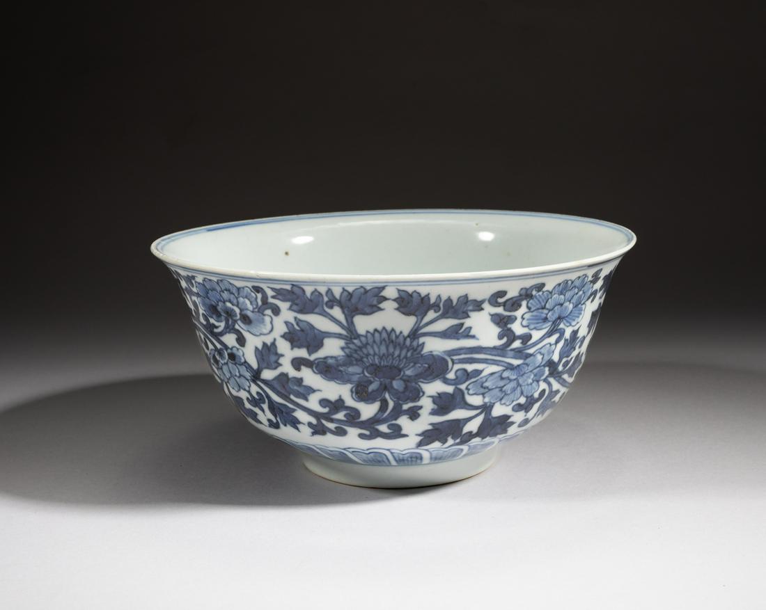 Large Chinese Export Blue & White Porcelain Bowl (1 of 13)