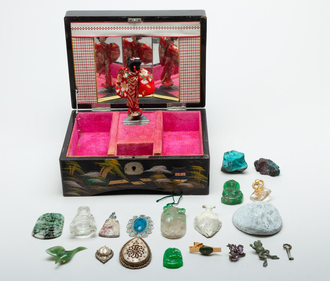 Collectible Chinese/Japanese Jade & Jewelry (1 of 9)