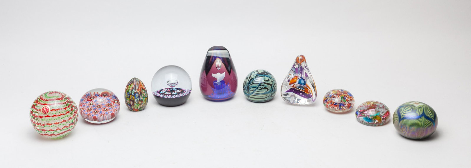Art Crystal Glass Paper Weight Collection: Group of 10 collectible designed art crystal glass paper weights, in sphere, egg or tetrahedron shape, wherein 5 pieces with a sign at the base. 3.3inch D (largest).