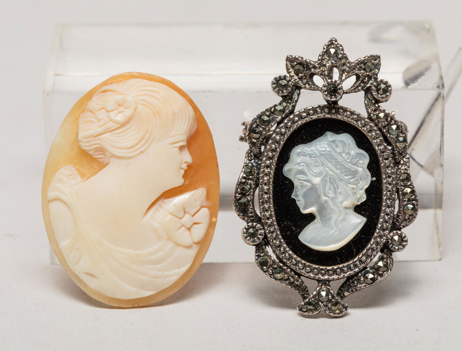 Victoria Cameo Silver Brooch & Carving (1 of 10)