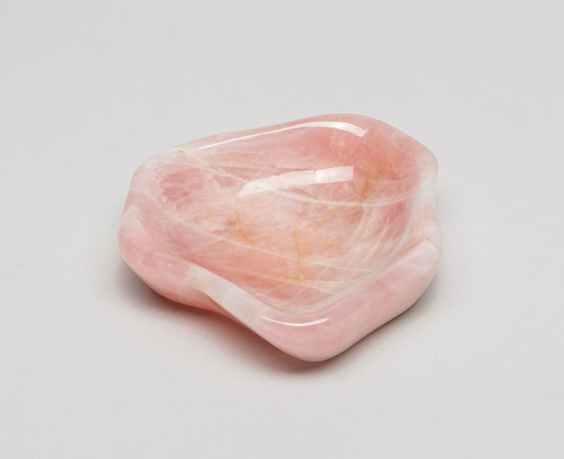 France Louis XVI Style Rose Quartz Washer: Collectible French style rose quartz carved washer, of irregular shape, the surface well smoothed and polished. 6.4inch L, 6.1inch W, 1.5inch H.