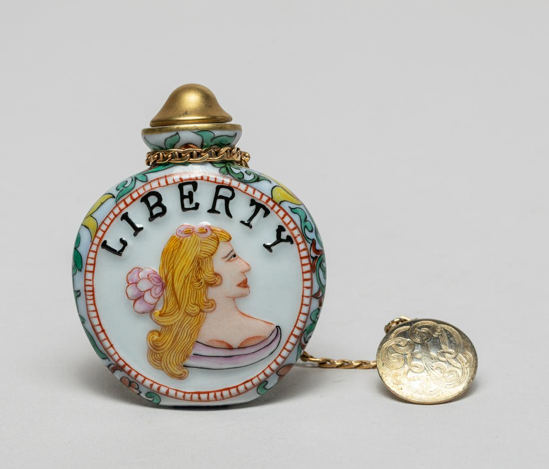 Chinese Export Famille Rose Snuff Bottle (1 of 11)