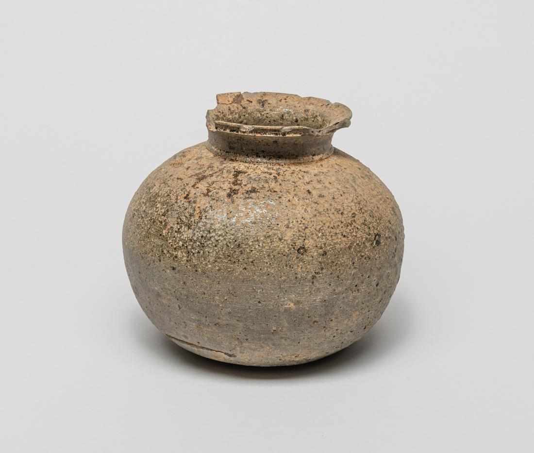 Korean Early Joseon Pottery Pot (1 of 11)