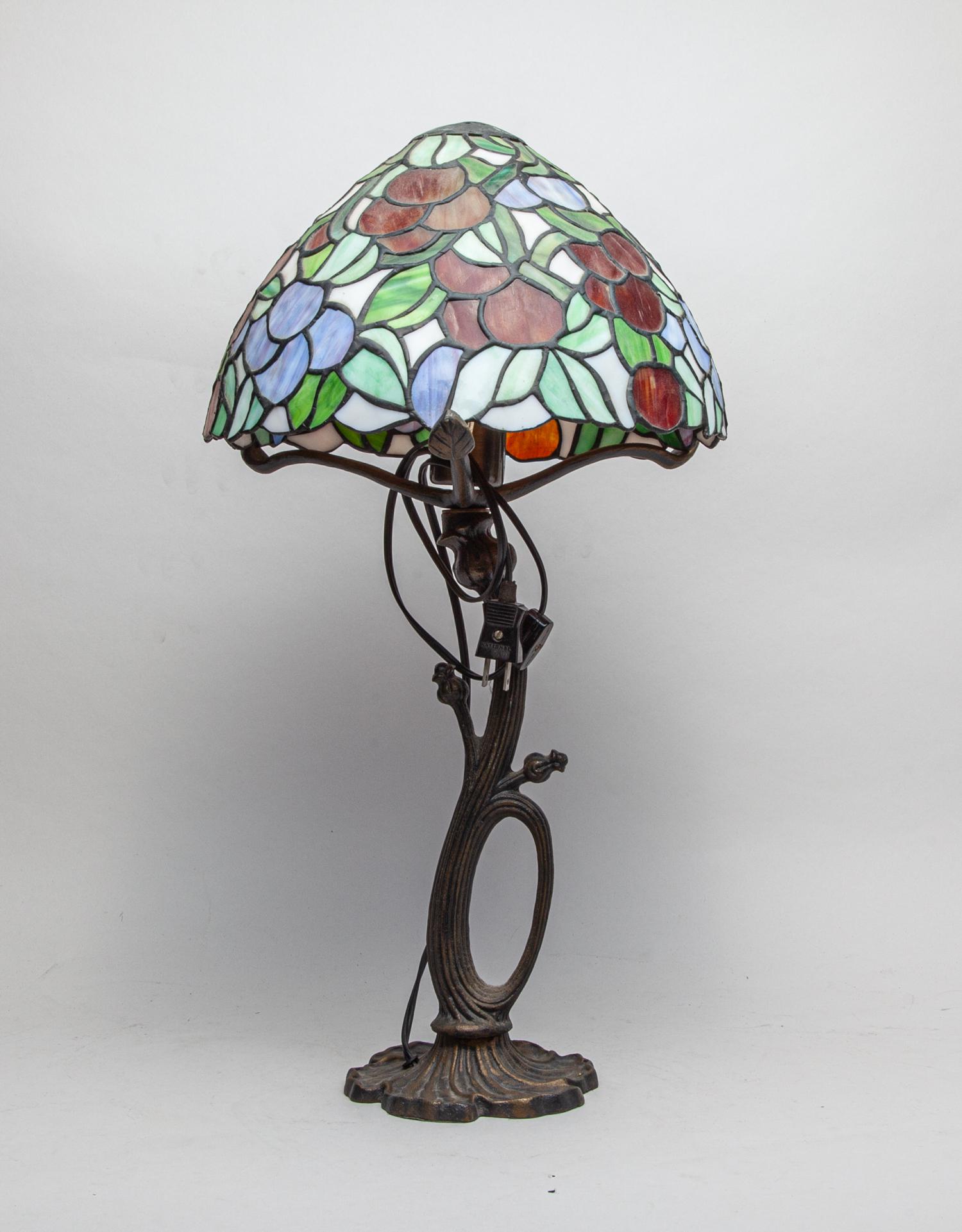 Collectible Tiffany Type Stained Glass Table Lamp (1 of 8)