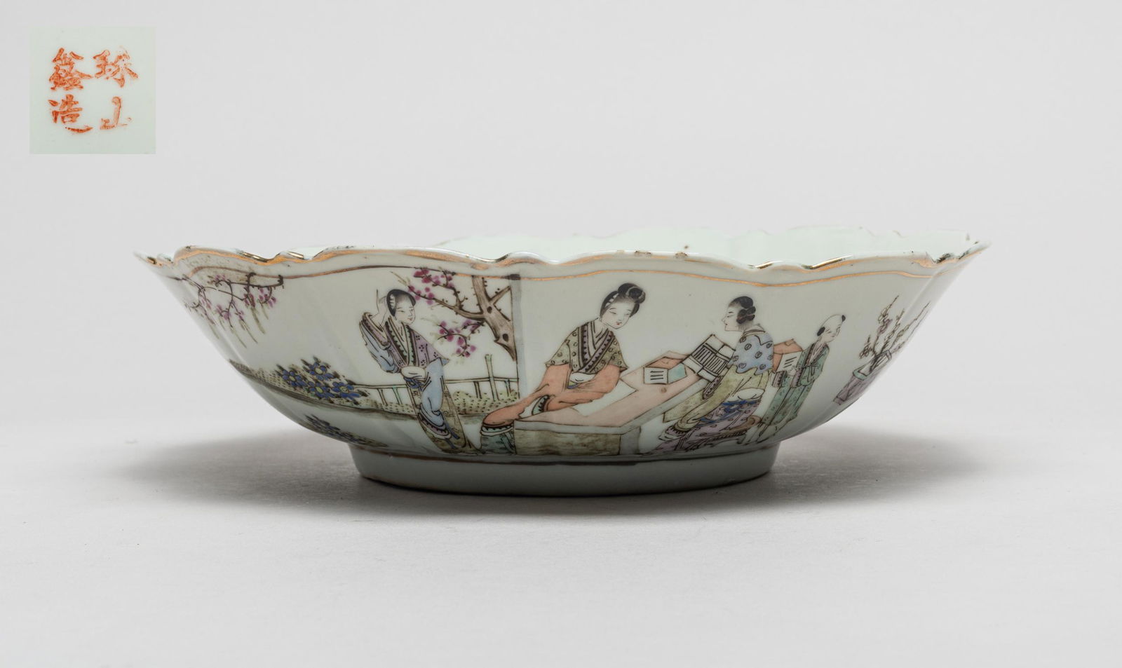 Chinese Export Porcelain Bowl (1 of 12)