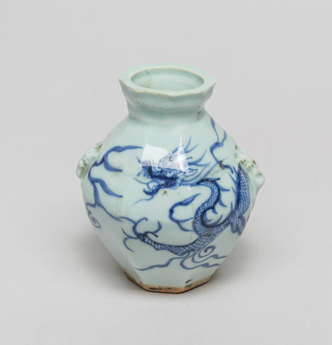 Chinese Porcelain Dragon Pot (1 of 12)