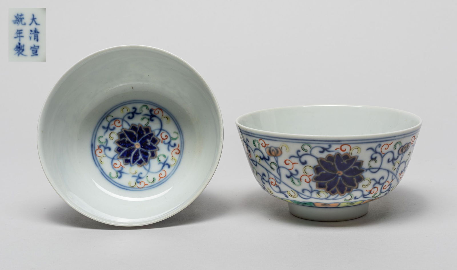 Pair Chinese Export Porcelain Bowl (1 of 9)