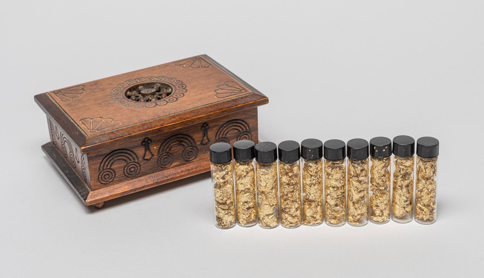 Rare 22k Gold Leaf: Collectible 22K gold leaf in 10 small bottles, with a wood box. 6.2inch L, 4.4inch W, 2.2inch H (box size).